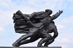 75 lat temu Armia Czerwona 'wyzwoliła' Warszawę. I od razu ruszyła propaganda