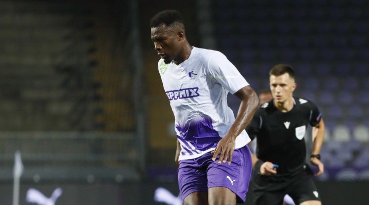 Abdoulaye Diaby játékával például elégedetlenek az Újpest-szurkolók / Fotó: Fuszek Gábor