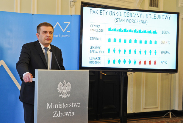 Kolegium lekarzy rodzinnych wbrew protestom PZ rekomenduje podpisanie umów z NFZ