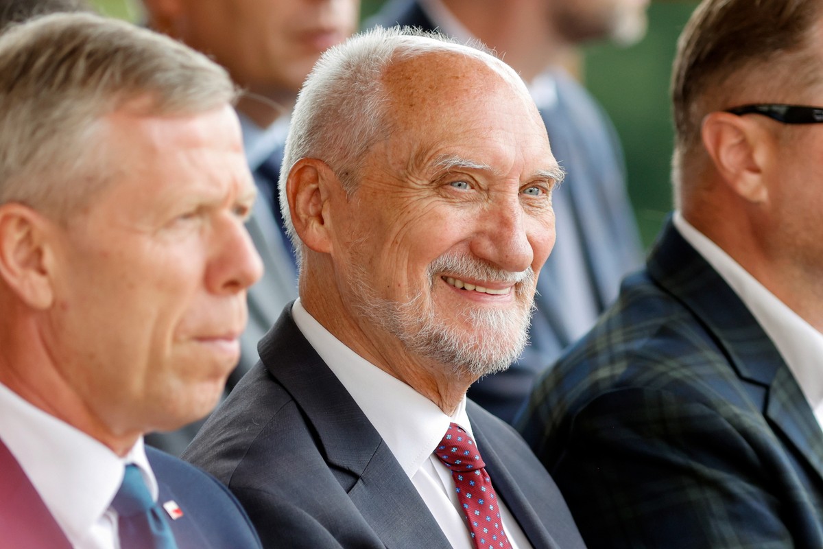 Poseł PiS Antoni Macierewicz podczas XXXIII Pielgrzymki Rodziny Radia Maryja na Jasnej Górze