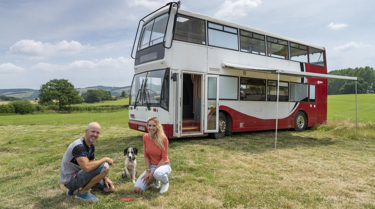 emeletesbuszban laknak/Fotó: Northfoto