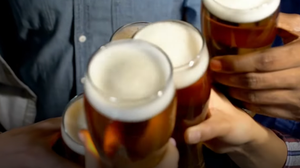 Vypil 2 litre nealkoholického piva a fúkol do alkoholtesteru. 