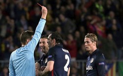 Skandal na boisku? Piłkarze Atletico Madrid oburzeni poziomem sędziowania i czerwoną kartką dla Torresa