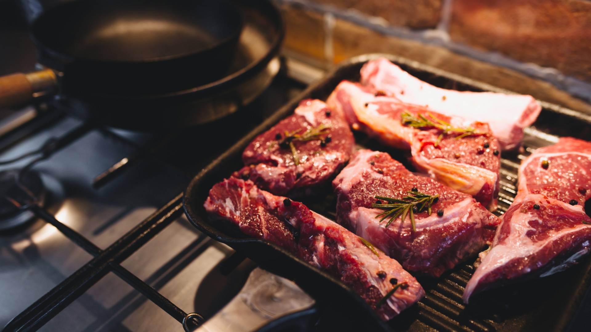 Kako da ispečete meso koje nikada nije tvrdo i žilavo - morate da znate četiri fore da bi vam ispadalo kao poznatim kuvarima
