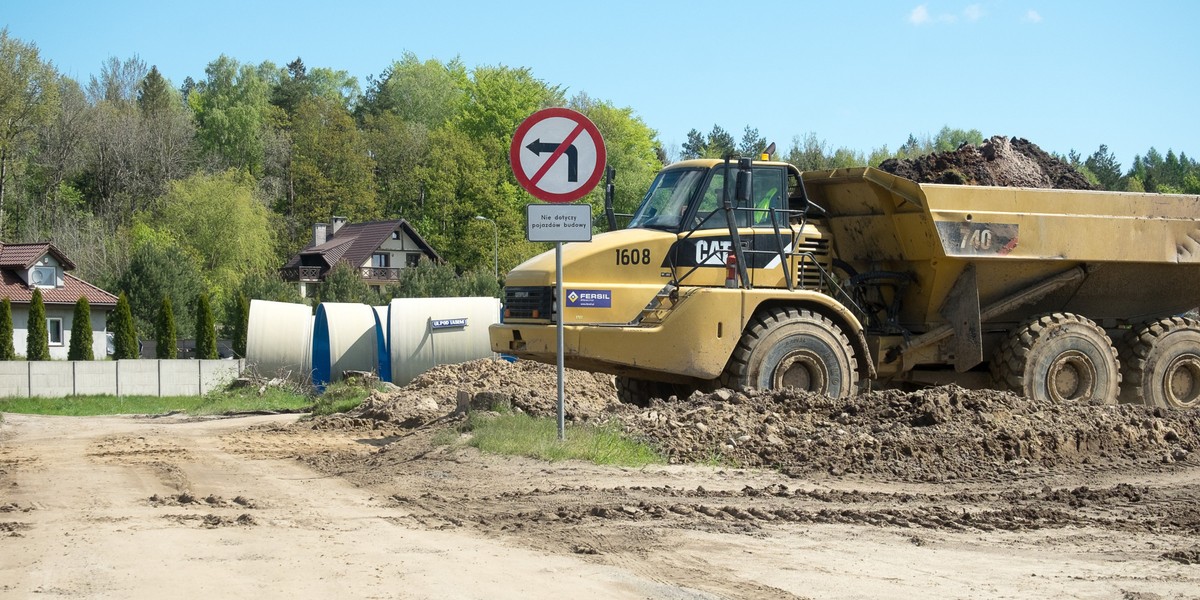 Rząd przyjął uchwałę o zwiększeniu o ponad 21 mld zł wydatków na Program Budowy Dróg Krajowych.