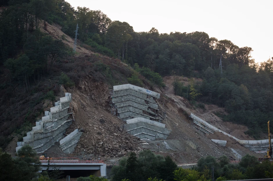 Koridor 10, srušen zid u Ggrdeličkoj klisuri