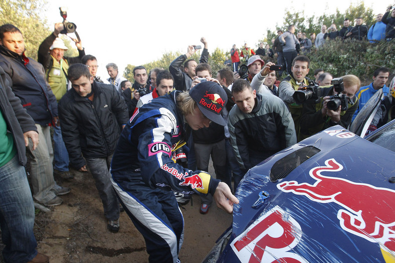 Rajd Hiszpanii 2010: jak ratowali po wypadku Räikkönena (zdjęcia: Rallyworld©Willy Weyens)