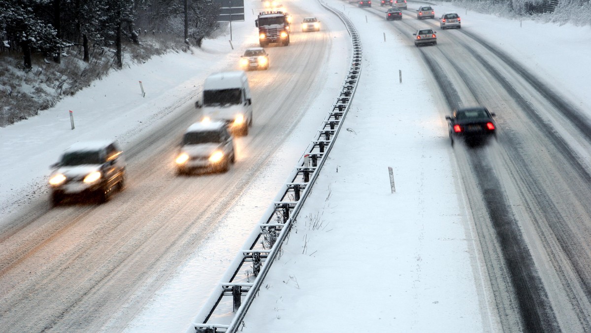 W wyniku porozumienia wszystkich koncernów paliwowych, kierowcy dostali gratis rok darmowej jazdy nowymi odcinkami autostrad – informuje „Dziennik Gazeta Prawna”. Stan ten może nawet potrwać dłużej.