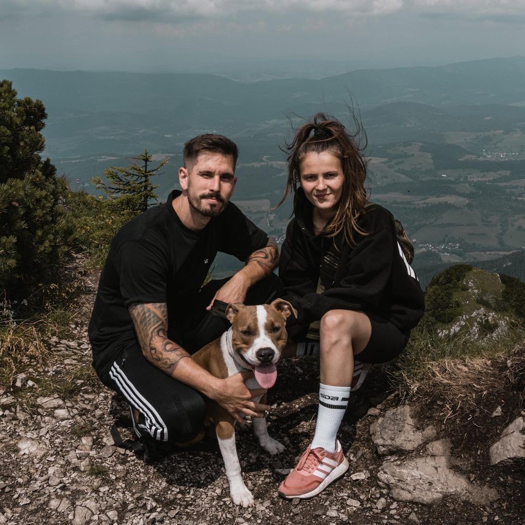 Jakub a Saša budú rodičia. 