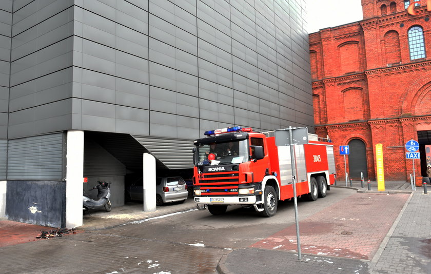 straż pożarna przed kinem w Manufakturze w Łodzi