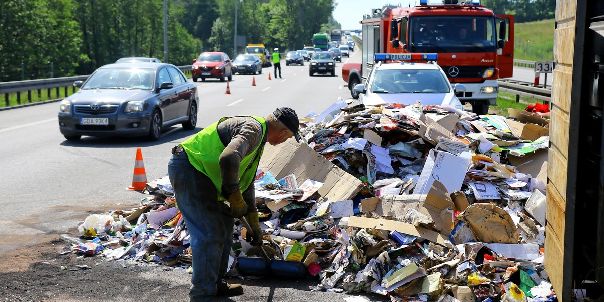 Gigantyczny korek na obwodnicy Trójmiasta. Wszystko przez wypadek śmieciarki