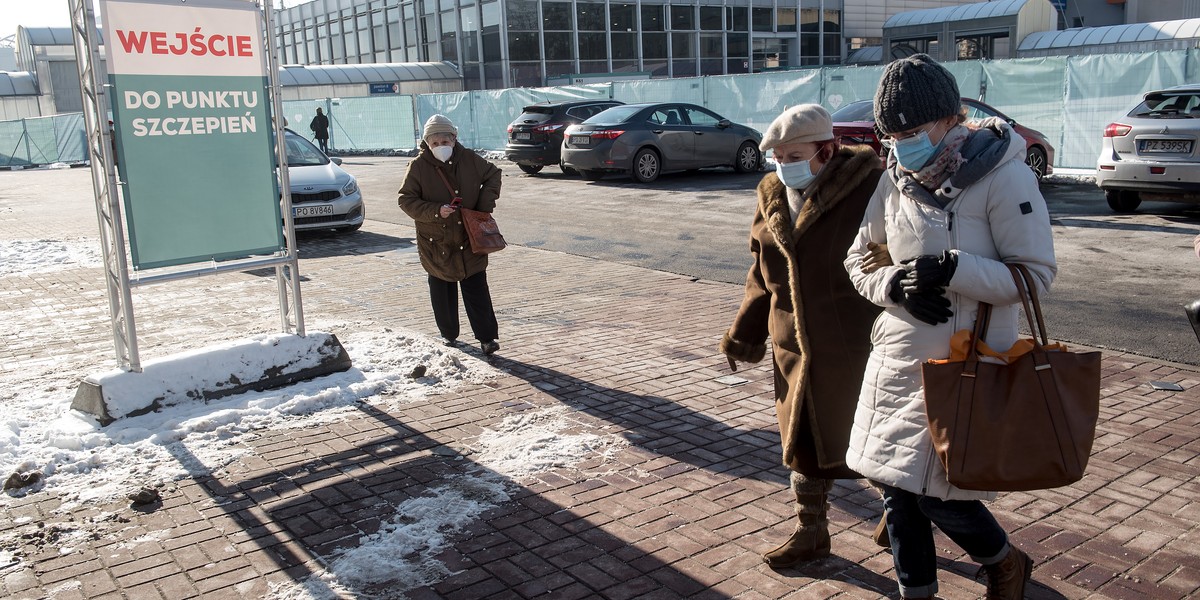 Osoby, które czekają na szczepionkę i te gotowe ją przyjąć natychmiast, gdy tylko będą miały taką możliwość, nie powinny wpadać w panikę – wskazują eksperci. Są co najmniej trzy dobre wiadomości. 