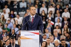 Sikorski mocno uderzył w PiS. 'Szarańcza Misiewiczów i rdzewiejące ławeczki...'