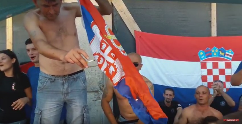 Paljenje srpske zastave u Kninu prošle godine