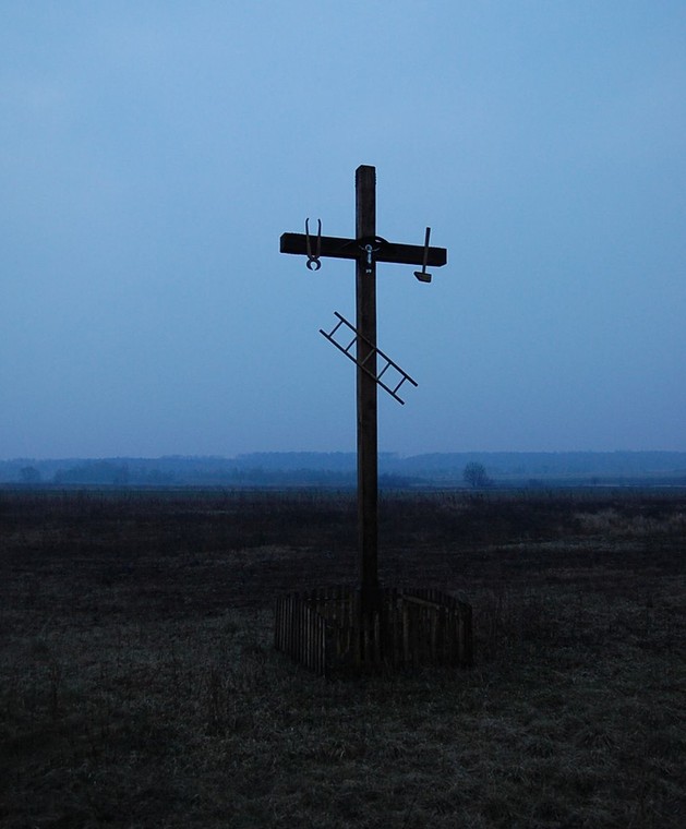 Wiele miejscowości na Ukrainie po prostu zniknęło z powierzchni ziemi wraz z ich polskimi, żydowskimi i ukraińskimi mieszkańcami. Ilustracja pochodzi z książki Witolda Szabłowskiego pt. „Sprawiedliwi zdrajcy. Sąsiedzi z Wołynia”