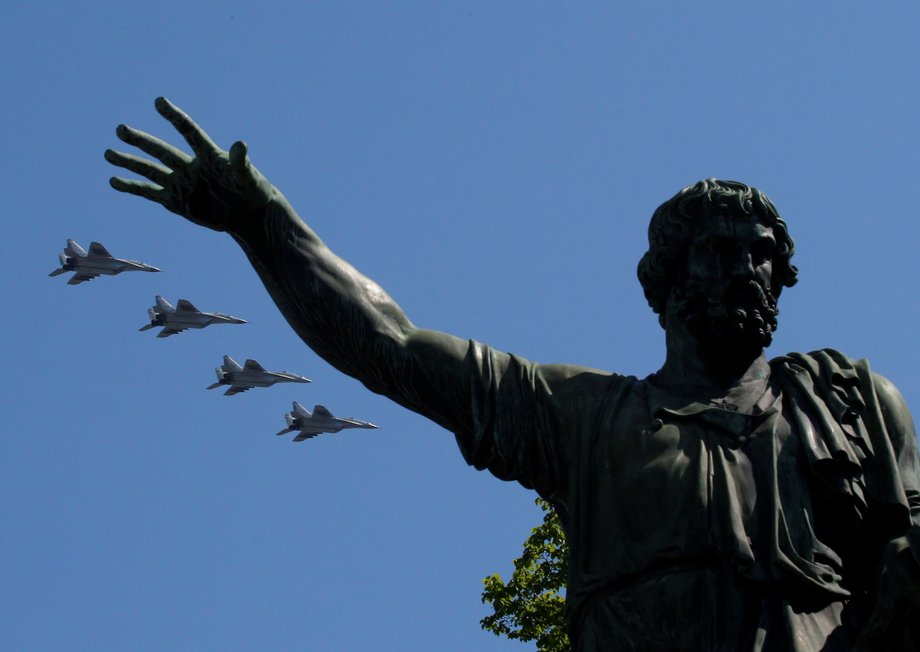 Russian MiG-29SMT fighter jets fly in formation during the Victory Day parade, marking the 71st anniversary of the victory over Nazi Germany in World War Two, above the monument of Minin and Pozharsky at Red Square in Moscow, Russia May 9, 2016.