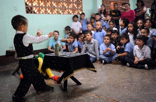 COLOMBIA - MAGICIAN - GIRALDO