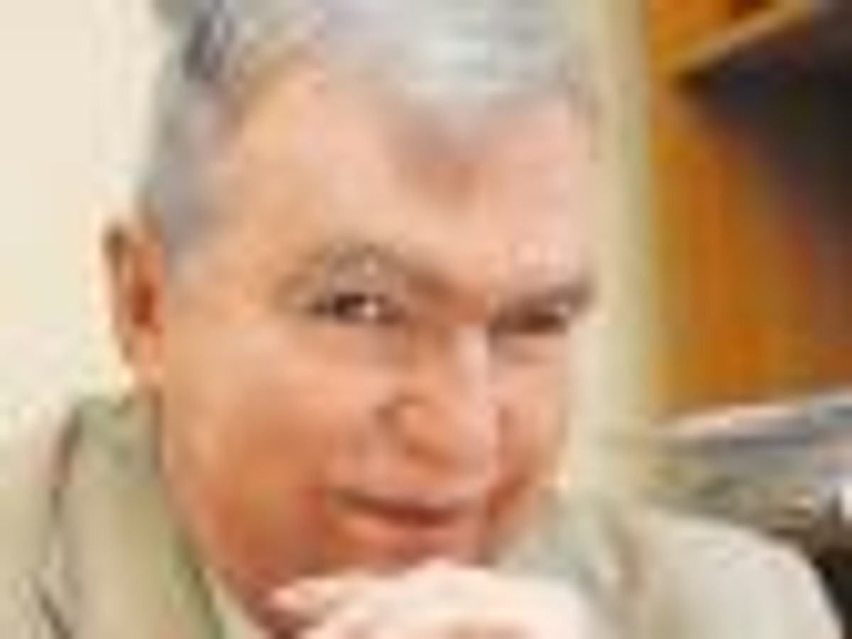 Prof. Jerzy Wratny uczelnia Łazarskiego