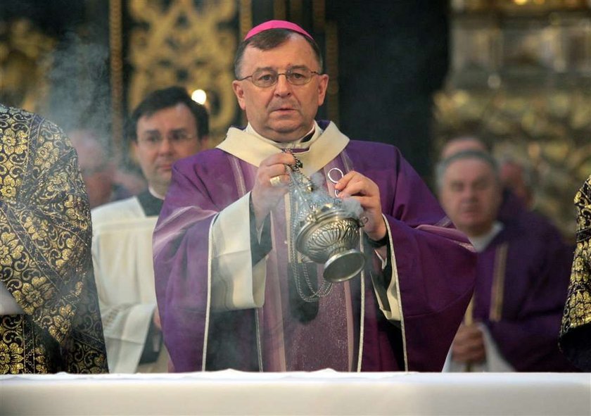 Arcybiskup zmarł w hotelu, gdy czekał na...