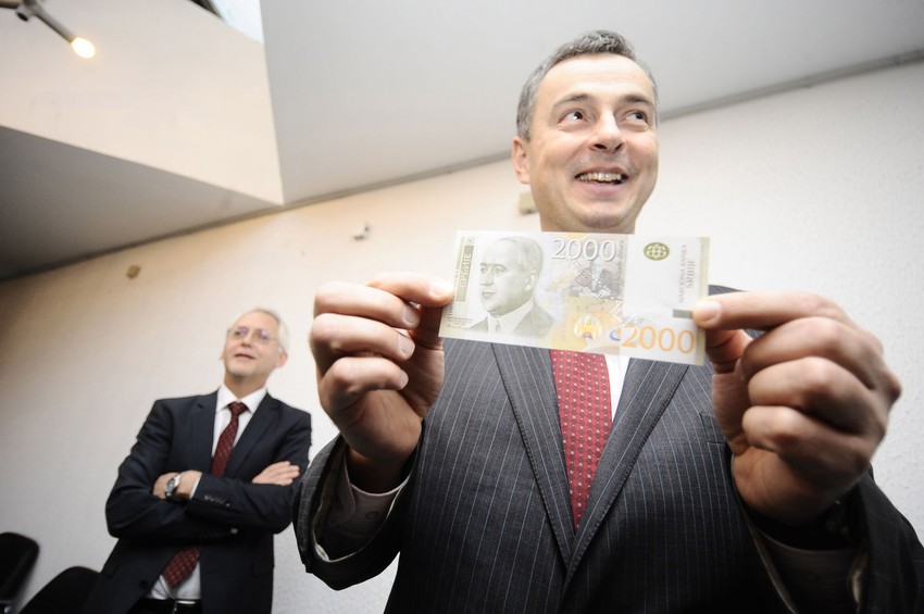 Sličan profil Milutinu Milankoviću imaju i likovi koji se nalaze na apoenima britanske funte i američkog i australijskog dolara