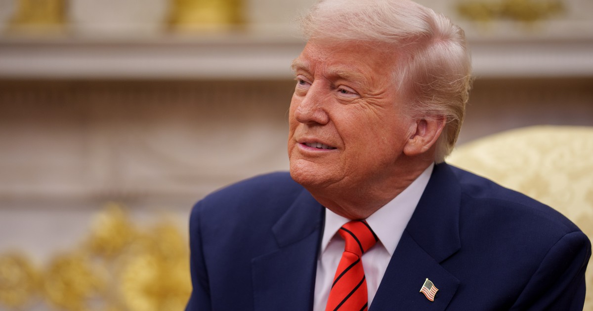 Trump pokazał złotą kartę pobytu USA. "Za 5 mln dol. to może być twoje"