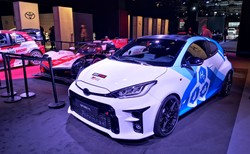 Oto Toyota GR Yaris z silnikiem spalinowym na wodór. Ma zastąpić benzynowy