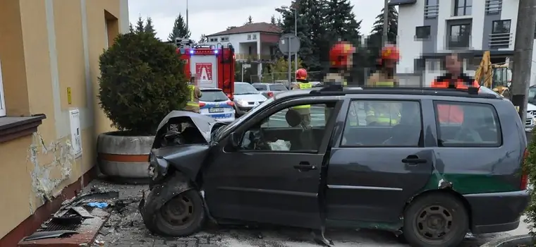 Stracił panowanie nad autem. Skończył w nietypowym miejscu