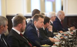 Błaszczak przekonuje: Zniesienie wiz do USA to wielki sukces prezydenta Dudy