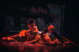 Spektakl "Puppenhaus. Kuracja" laureatem Festiwalu Sztuk Współczesnych R@Port w Gdyni