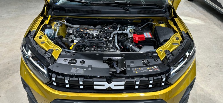 Dacia trzęsie rynkiem. Nowy silnik zapewnia 1590 km zasięgu i śmiejesz się z elektryków