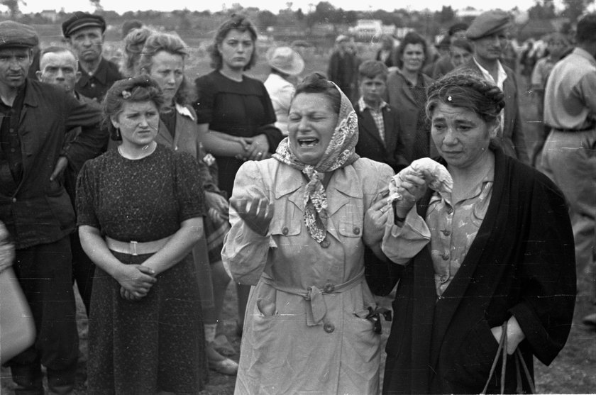 Tłum dobił wyrzucone z balkonu dziewczęta 