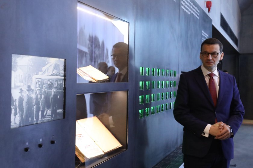 Premier Mateusz Morawiecki podczas wizyty w Muzeum im. Rodziny Ulmów w Markowej