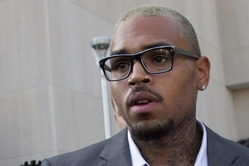 Americký spevák Chris Brown čelí vážnemu obvineniu.