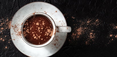 Kawa z kakao - przygotuj sobie taki napój, gdy brakuje ci energii, czujesz się zmęczona. Dlaczego działa? 