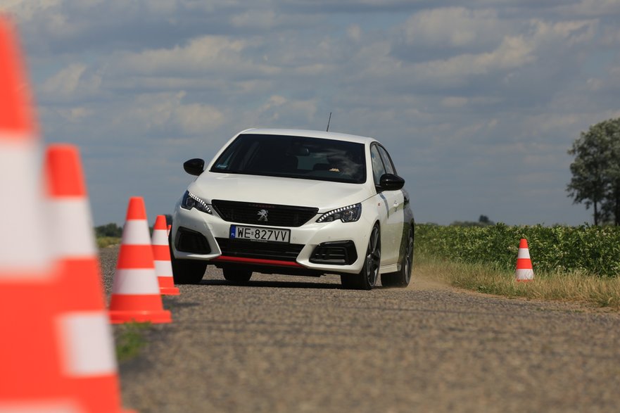 Topowe odmiany, przeznaczone do bardzo mocnych, sportowych wersji Peugeota – 270-konnych GTi. Mają sporo elementów zaczerpniętych z… techniki F1,