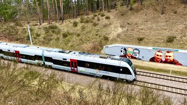 Hitler, Putin i Stalin z paskiem na oczach, a obok bracia Kliczko z jasnym przekazem. Nowy mural w Gdańsku