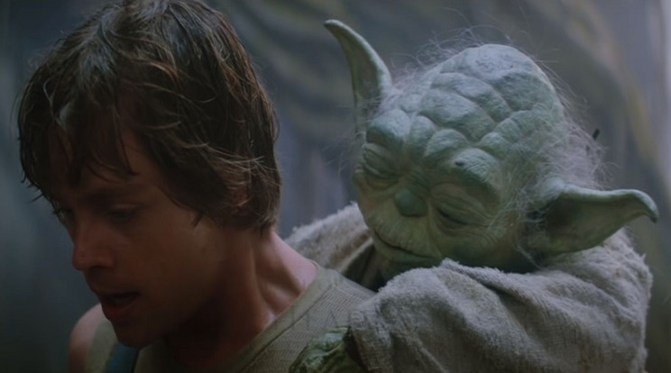 Luke Skywalker (Mark Hamill) A Birodalom visszavágban Yodától tanult, a Mandalorian 2. évadában pedig már sokat látott jediként érkezett Grogu megmentésére / Fotó: Star Wars