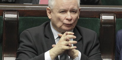"NYT" o Kaczyńskim: zachowuje się jak klon Putina