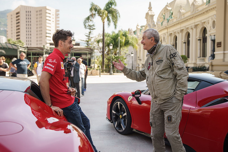 Charles Leclerc w Ferrari SF90 Stradale