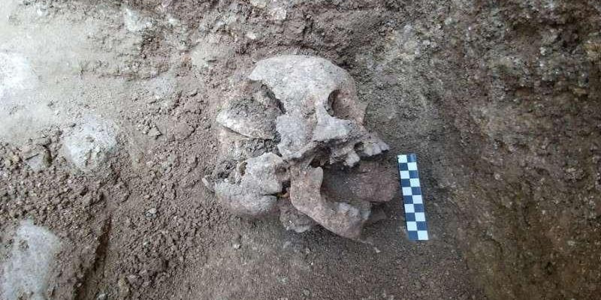 Włochy: Wykopali szczątki „wampira z Lugnano”. 10-latek miał kamień w ustach