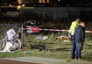 Automobil se zaleteo u grupu ljudi