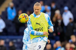 Inflacja i kryzys ich nie dotyczą. Angielskie kluby wydały na transfery rekordową kwotę