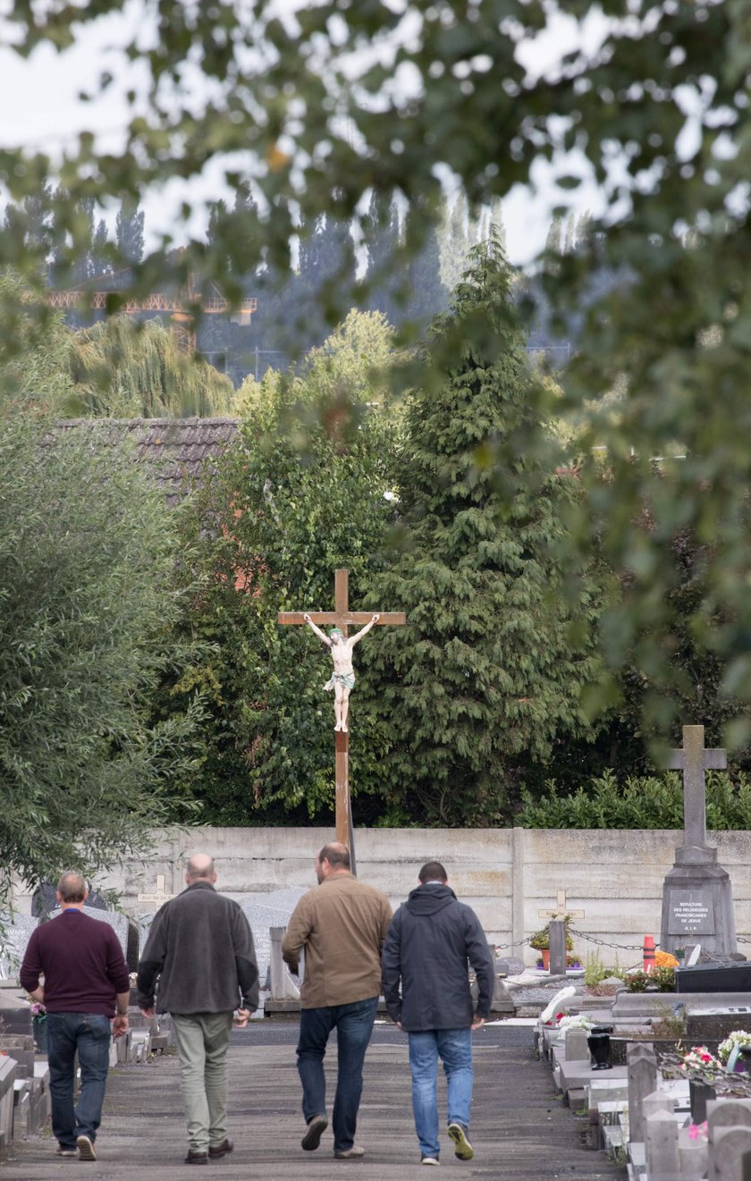 Ciało burmistrza na cmentarzu. Miał poderżnięte gardło