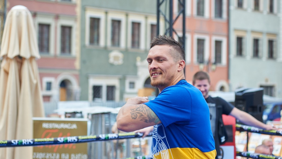 Ołeksandr Usyk (10-0, 9 KO), który od kilku dni przebywa w Stanach Zjednoczonych, potwierdził w rozmowie z ESNEWS, że pierwszy pojedynek w obronie pasa WBO wagi junior ciężkiej stoczy 17 grudnia na gali w Inglewood.