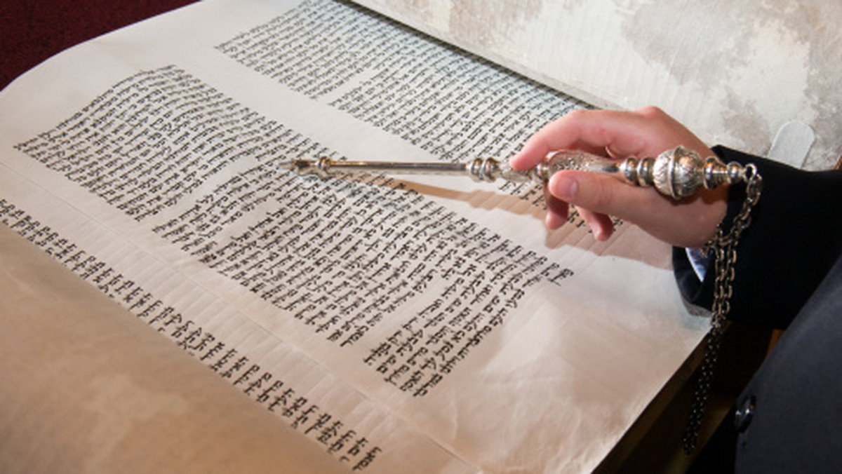 Przez 30 lat izraelski biblista Menachem Cohen z telawiwskiego Uniwersytetu Bar Ilan pracował nad rewizją tekstów, by przygotować definitywnie poprawną wersję Starego Testamentu. Wolne od błędów tekstowych wydanie w opracowaniu Cohena liczy 21 tomów.