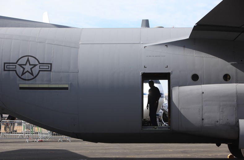 Samolot C-130 Hercules wyprodukowany przez firmę Lockheed Martin, fot. Chris Ratcliffe/Bloomberg