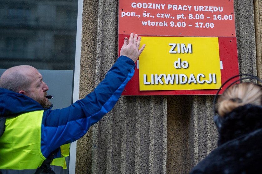 Happening grupy kierowców. Mówią: mamy dość dziurawej Łodzi