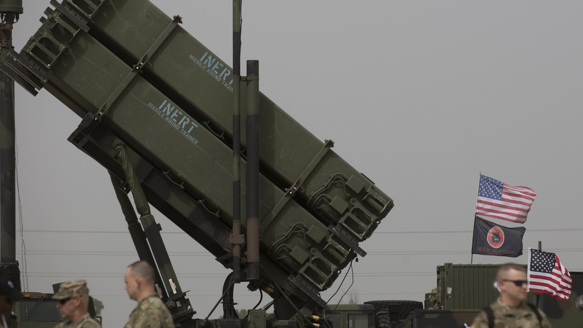 Amerykański system przeciwlotniczy i przeciwrakietowy Patriot stanie się podstawą programu obrony powietrznej Wisła; w środę w Warszawie, po blisko trzech latach negocjacji, zostanie podpisany kontrakt między Polską a USA o zakupie tych zestawów. Polska dołączy do kilkunastu użytkowników systemu, wśród których – poza Stanami Zjednoczonymi – są Niemcy, Holandia, Izrael, Japonia i Korea Południowa.