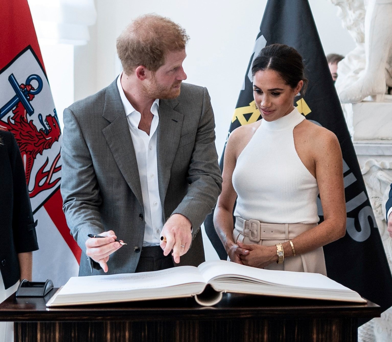 Britský princ Harry s manželkou Meghan navštívili Düsseldorf.