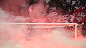 Co grozi za wniesienie racy na stadion podczas meczu piłki nożnej? Kary są surowe